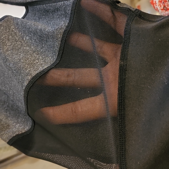 TRENDZ Gray, Black And White Leggings With Sheer Fabric at Front of Knee Sz Larg - Picture 5 of 6